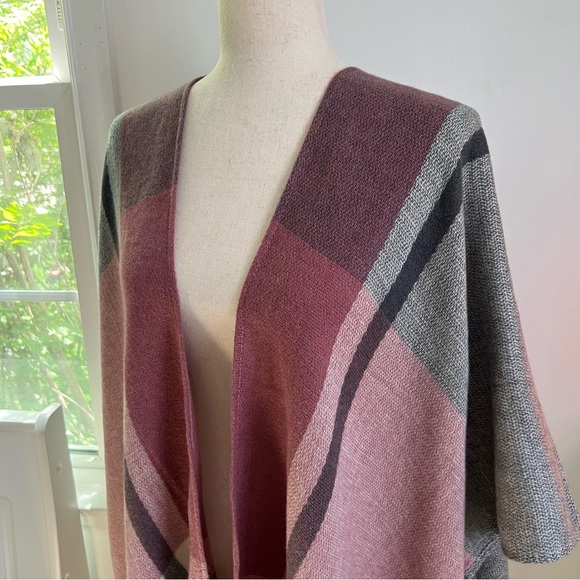 NWT Three Dots Cashmere/Wool Blend Celine Burgundy Plaid Blanket Scarf Poncho - Picture 9 of 12